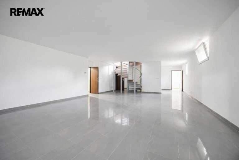 Pronájem obchodního prostoru, 150 m2, Praha